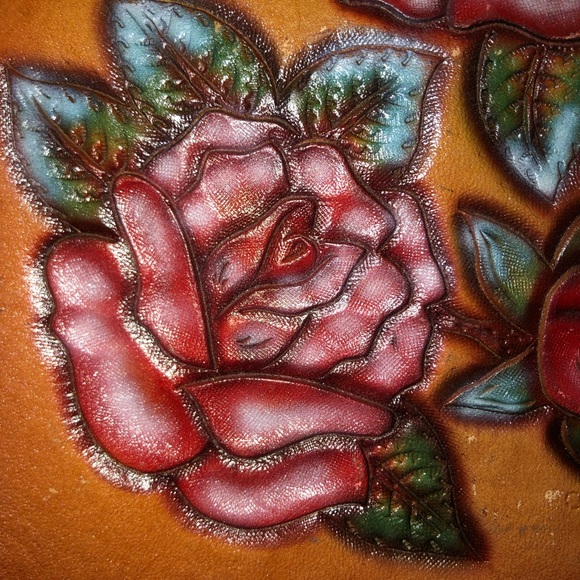 Man Made with top of the line leather - Picture 7 of 8